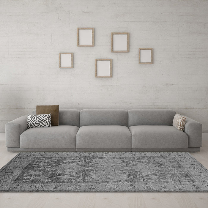 Machine Washable Oriental Gray Industrial Rug in a Living Room,, wshurb2126gry