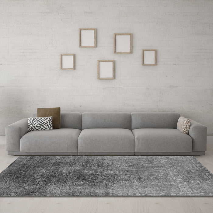 Machine Washable Oriental Gray Industrial Rug in a Living Room,, wshurb2127gry