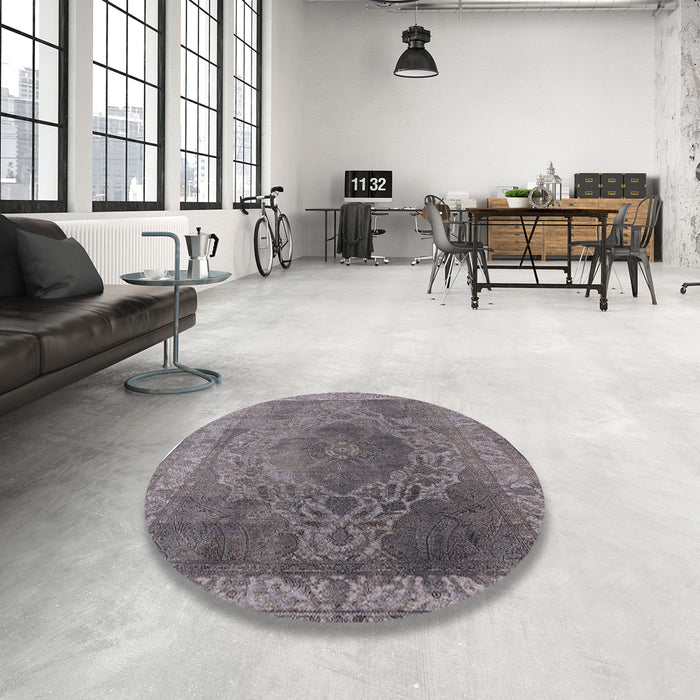 Round Mid-Century Modern Carbon Gray Oriental Rug in a Office, urb2131