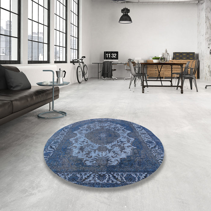 Round Mid-Century Modern Light Purple Blue Oriental Rug in a Office, urb2133