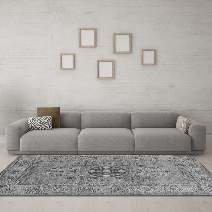 Machine Washable Oriental Gray Industrial Rug in a Living Room,, wshurb2141gry