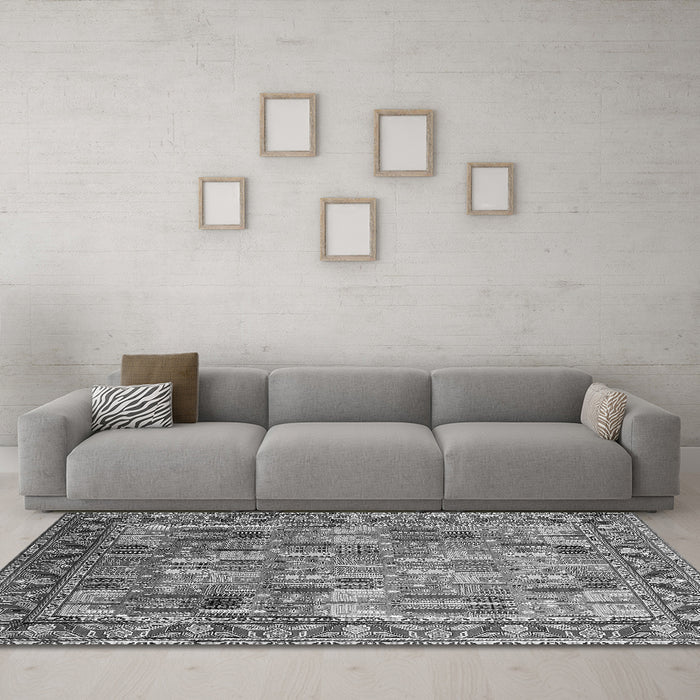Machine Washable Oriental Gray Industrial Rug in a Living Room,, wshurb2151gry