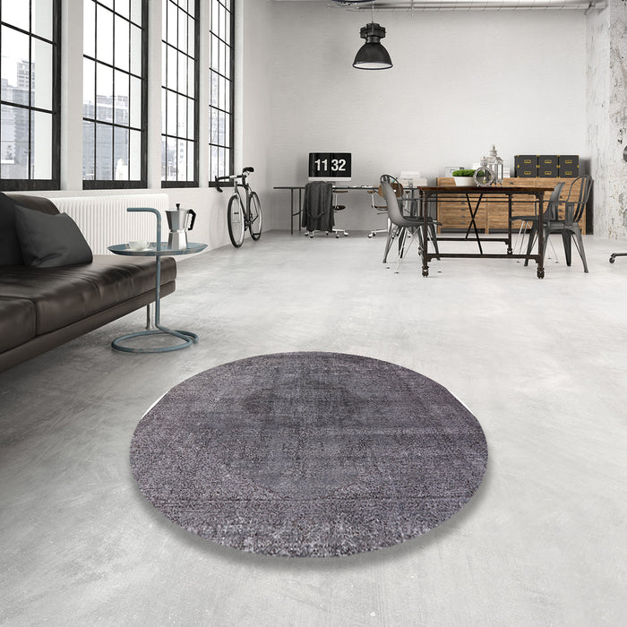 Round Mid-Century Modern Gray Oriental Rug in a Office, urb2216