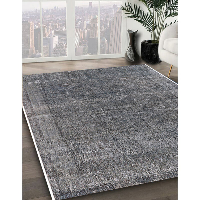 Mid-Century Modern Gunmetal Gray Oriental Rug in Family Room, urb2217