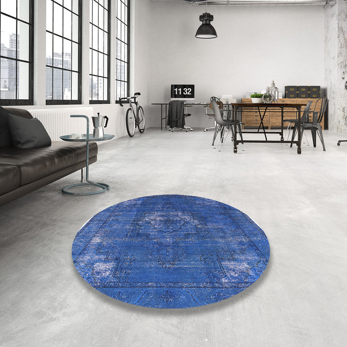 Round Mid-Century Modern Sapphire Blue Persian Rug in a Office, urb2239