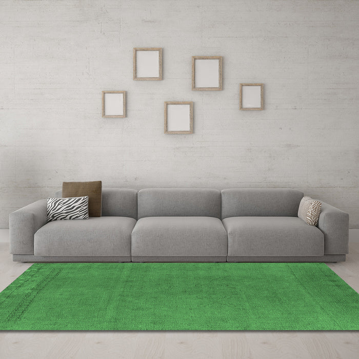 Machine Washable Oriental Emerald Green Industrial Area Rugs in a Living Room,, wshurb2262emgrn