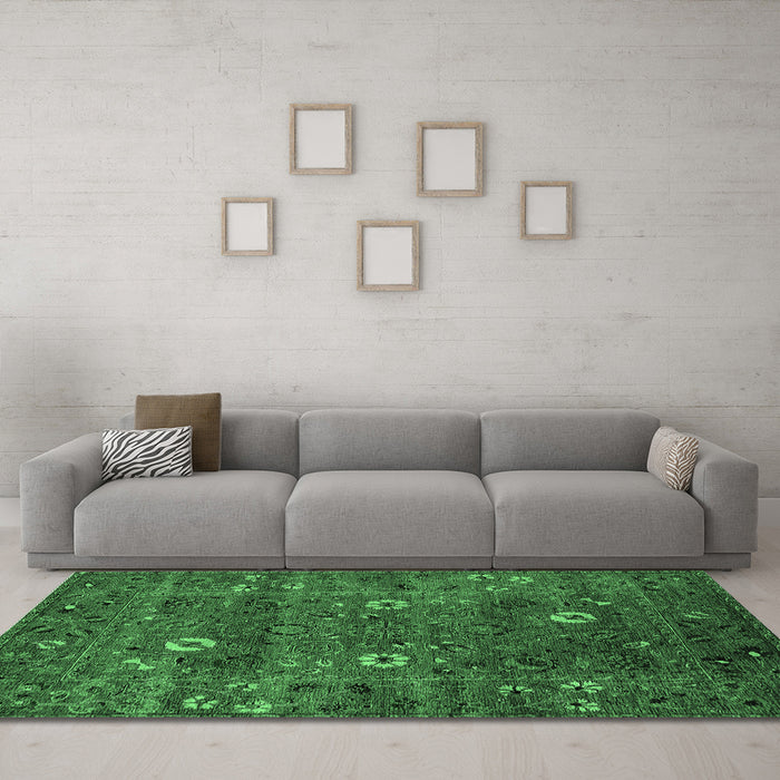 Machine Washable Oriental Emerald Green Traditional Area Rugs in a Living Room,, wshurb2285emgrn