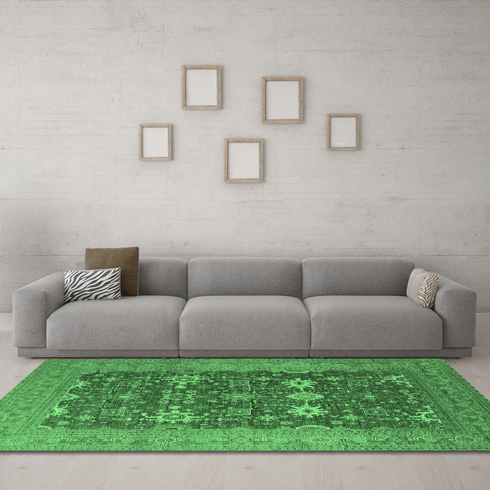 Machine Washable Oriental Emerald Green Traditional Area Rugs in a Living Room,, wshurb2291emgrn