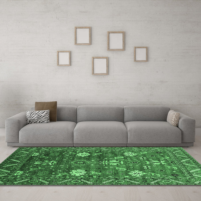 Machine Washable Oriental Emerald Green Traditional Area Rugs in a Living Room,, wshurb2293emgrn