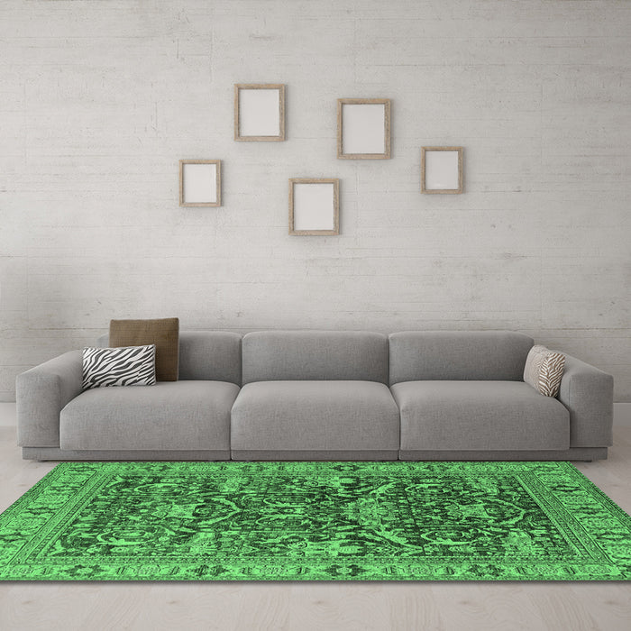 Machine Washable Oriental Emerald Green Traditional Area Rugs in a Living Room,, wshurb2299emgrn