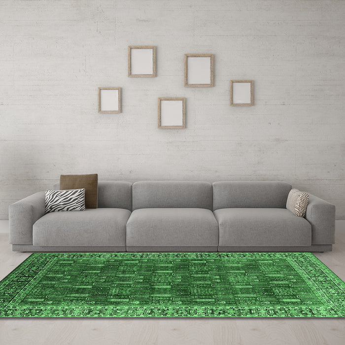 Machine Washable Oriental Emerald Green Traditional Area Rugs in a Living Room,, wshurb2300emgrn