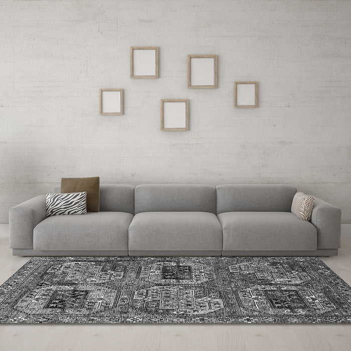 Machine Washable Oriental Gray Industrial Rug in a Living Room,, wshurb2307gry
