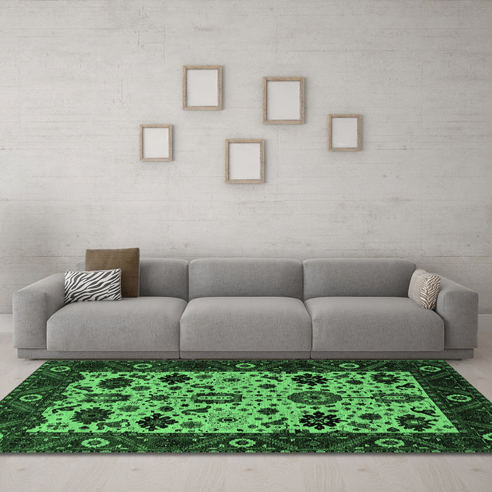 Machine Washable Oriental Emerald Green Traditional Area Rugs in a Living Room,, wshurb2334emgrn
