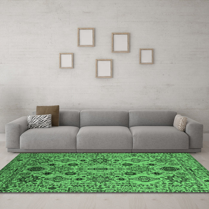 Machine Washable Oriental Emerald Green Traditional Area Rugs in a Living Room,, wshurb2344emgrn