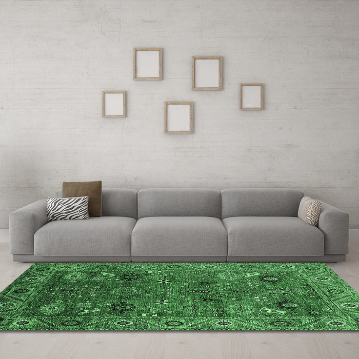 Machine Washable Oriental Emerald Green Traditional Area Rugs in a Living Room,, wshurb2346emgrn