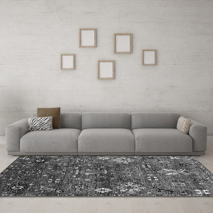 Machine Washable Oriental Gray Industrial Rug in a Living Room,, wshurb2347gry