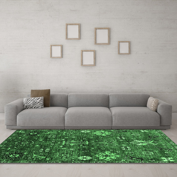 Machine Washable Oriental Emerald Green Industrial Area Rugs in a Living Room,, wshurb2347emgrn