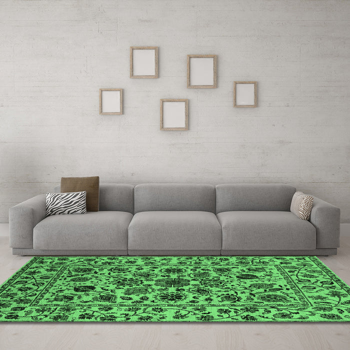 Machine Washable Oriental Emerald Green Industrial Area Rugs in a Living Room,, wshurb2349emgrn