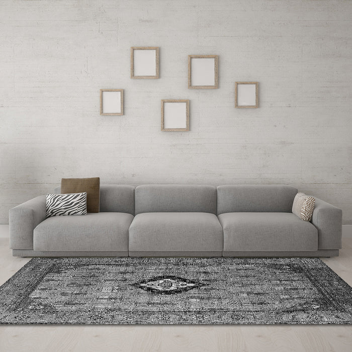 Machine Washable Oriental Gray Industrial Rug in a Living Room,, wshurb2356gry