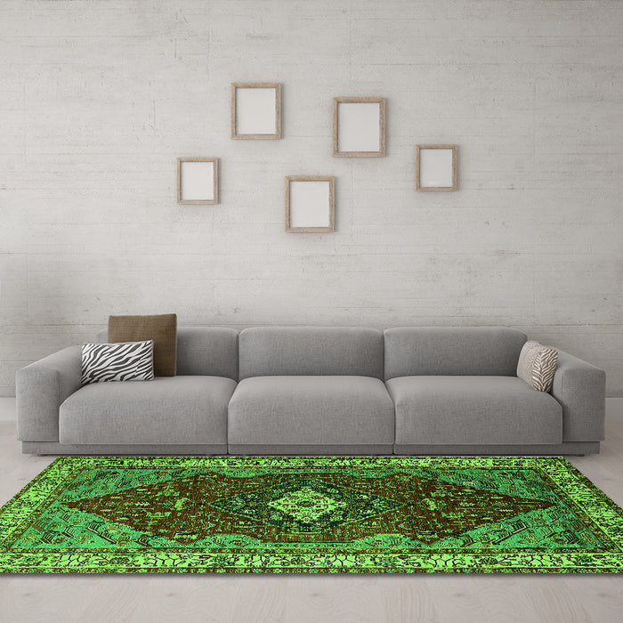Machine Washable Persian Green Traditional Area Rugs in a Living Room,, wshurb2359grn