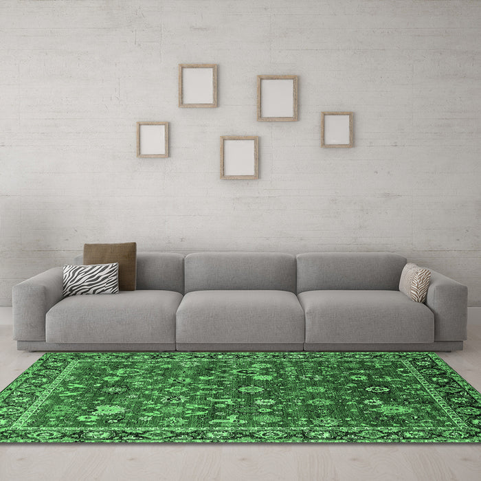 Machine Washable Oriental Emerald Green Industrial Area Rugs in a Living Room,, wshurb2376emgrn