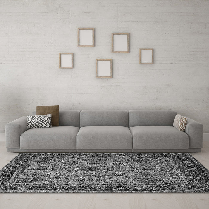 Machine Washable Oriental Gray Industrial Rug in a Living Room,, wshurb2381gry
