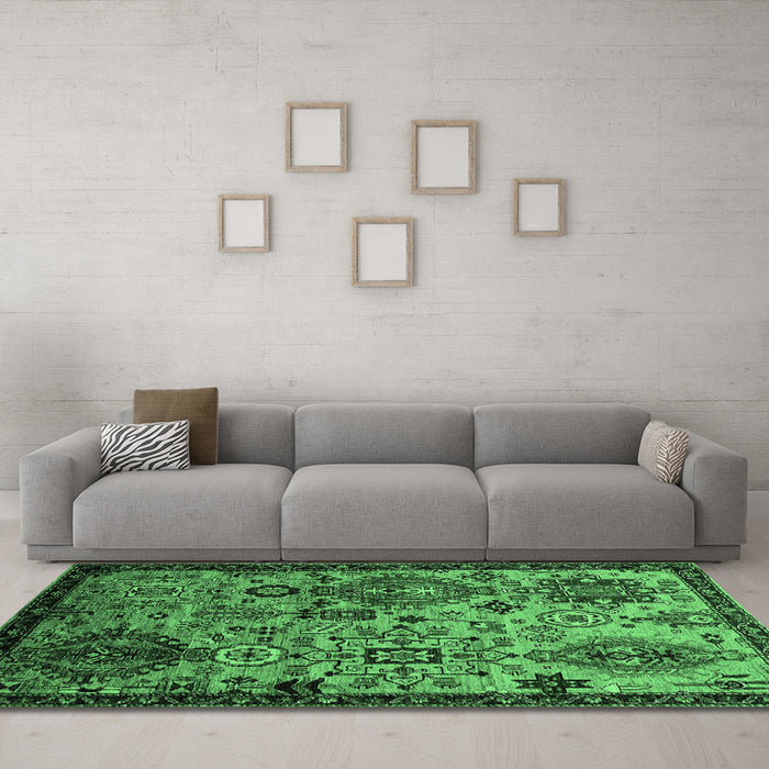 Machine Washable Oriental Emerald Green Industrial Area Rugs in a Living Room,, wshurb2392emgrn