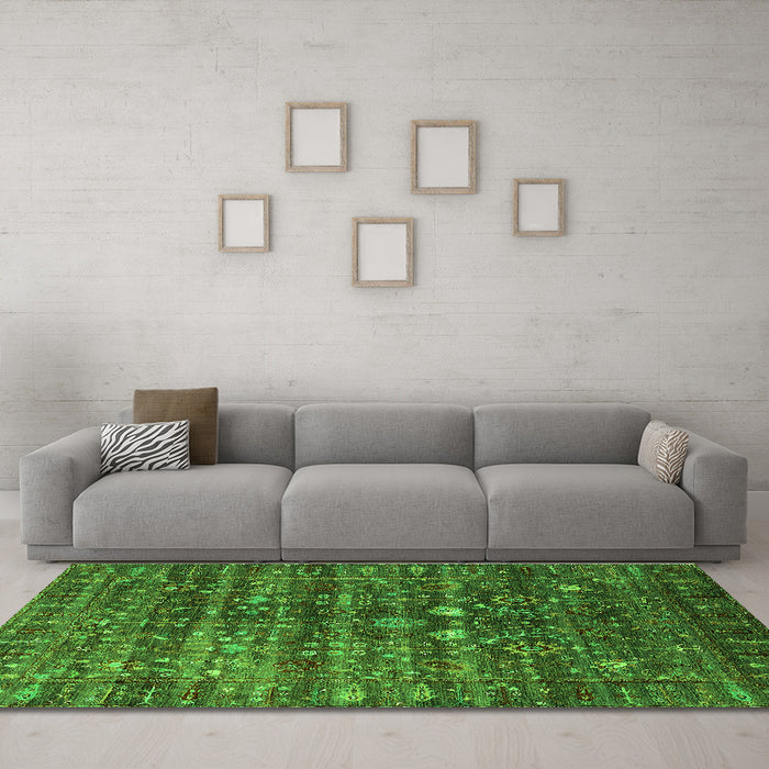 Machine Washable Oriental Green Industrial Area Rugs in a Living Room,, wshurb2398grn