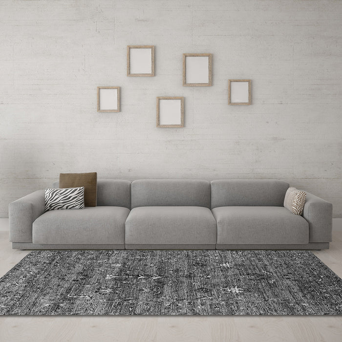 Machine Washable Oriental Gray Industrial Rug in a Living Room,, wshurb2404gry
