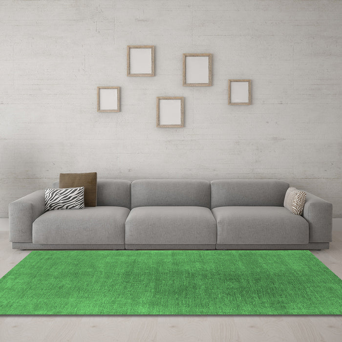 Machine Washable Oriental Emerald Green Industrial Area Rugs in a Living Room,, wshurb2407emgrn