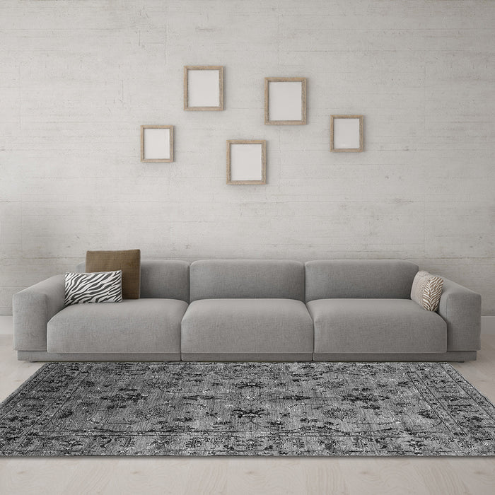 Machine Washable Oriental Gray Industrial Rug in a Living Room,, wshurb2421gry