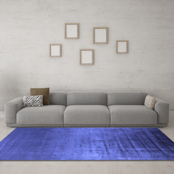 Machine Washable Oriental Blue Industrial Rug in a Living Room, wshurb2433blu