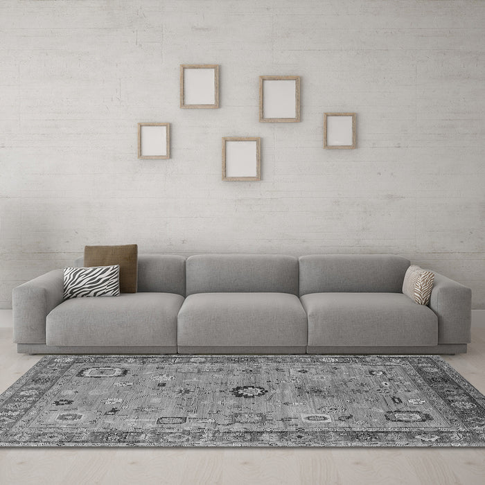 Machine Washable Oriental Gray Industrial Rug in a Living Room,, wshurb2439gry