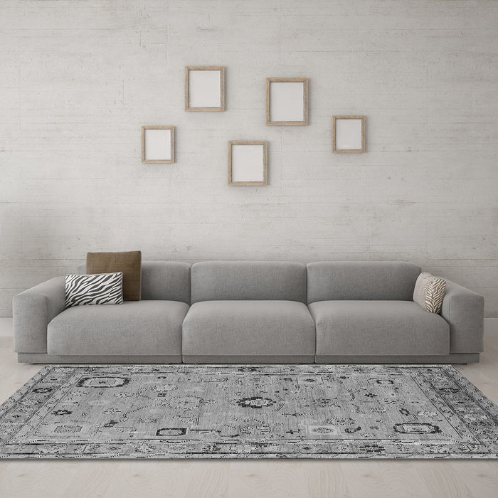 Machine Washable Oriental Gray Traditional Rug in a Living Room,, wshurb2440gry