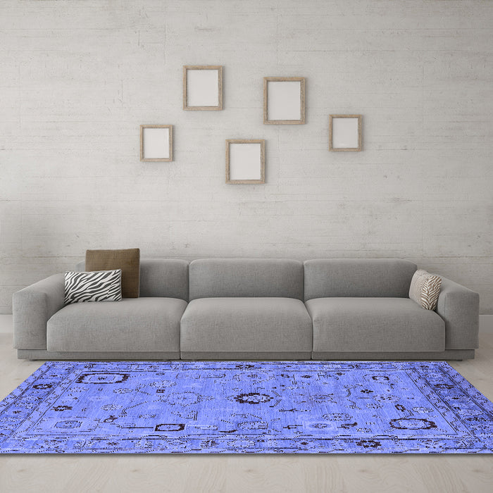 Machine Washable Oriental Blue Traditional Rug in a Living Room, wshurb2440blu