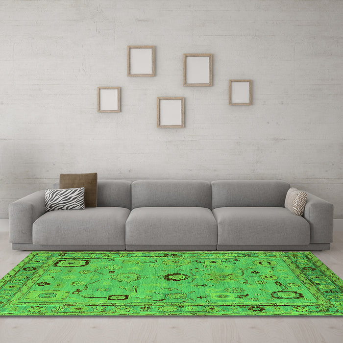 Machine Washable Oriental Green Traditional Area Rugs in a Living Room,, wshurb2440grn