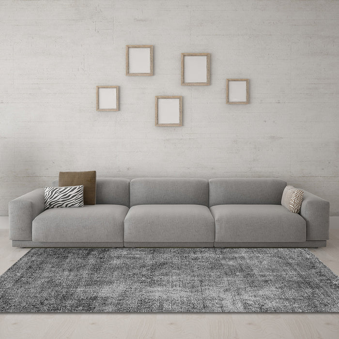 Machine Washable Oriental Gray Industrial Rug in a Living Room,, wshurb2445gry