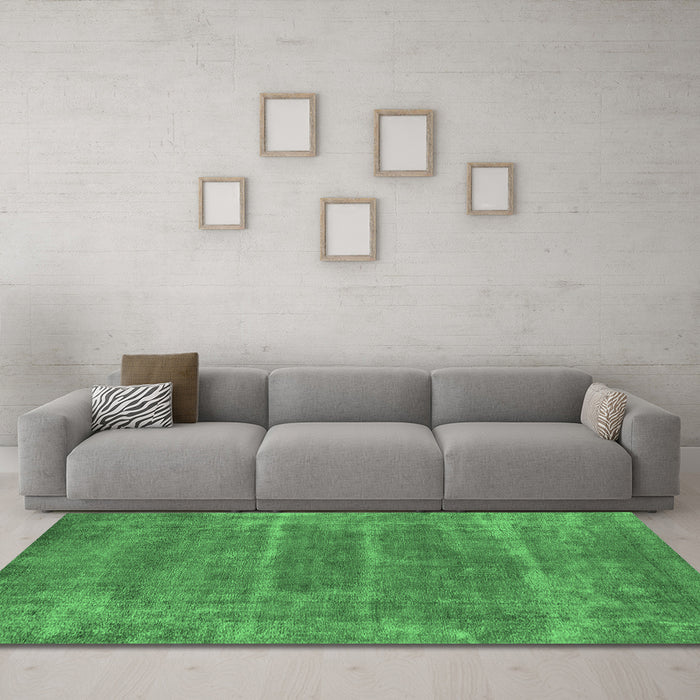 Machine Washable Oriental Emerald Green Industrial Area Rugs in a Living Room,, wshurb2446emgrn