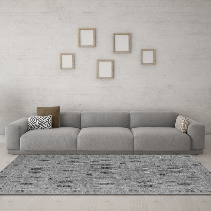 Machine Washable Oriental Gray Industrial Rug in a Living Room,, wshurb2447gry