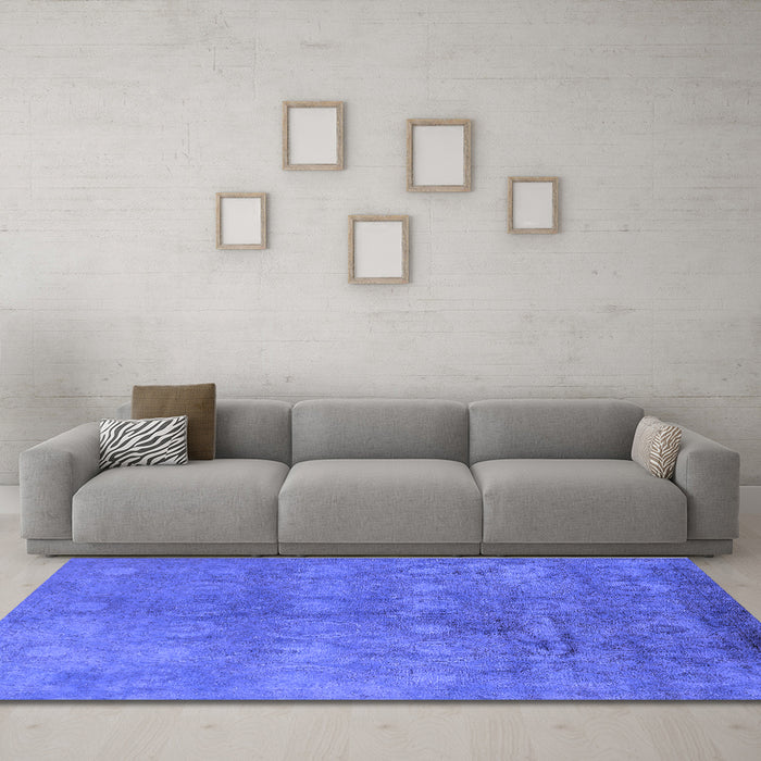 Machine Washable Oriental Blue Industrial Rug in a Living Room, wshurb2450blu