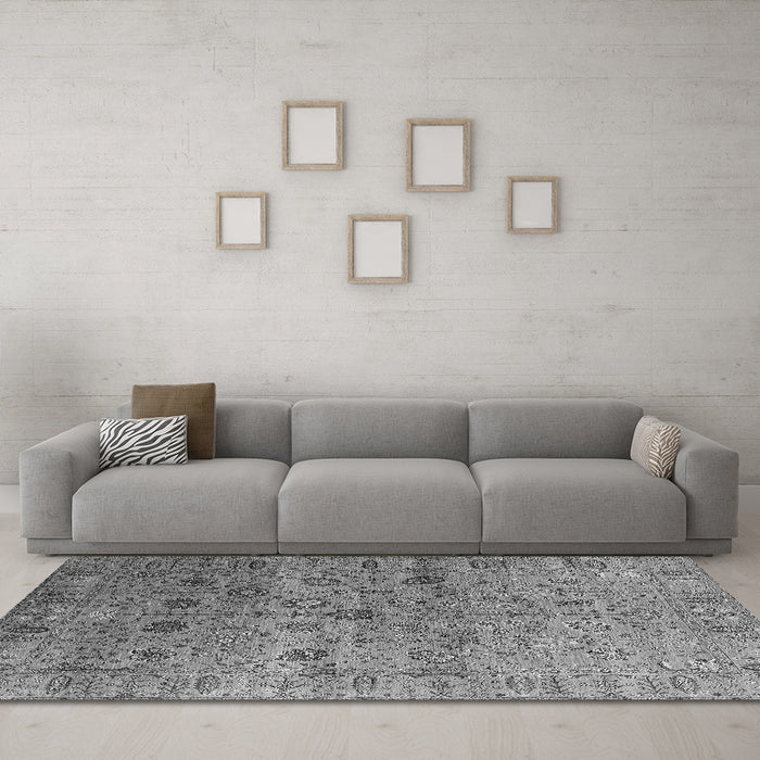 Machine Washable Oriental Gray Industrial Rug in a Living Room,, wshurb2474gry