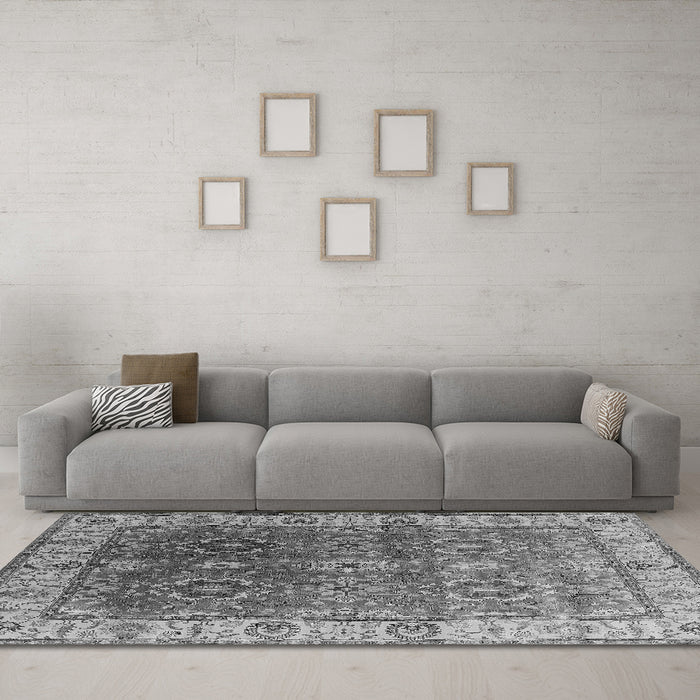 Machine Washable Oriental Gray Industrial Rug in a Living Room,, wshurb2482gry