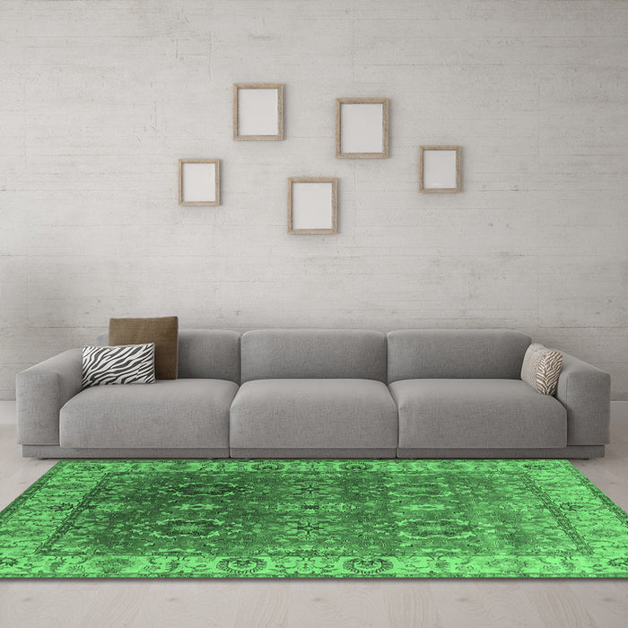 Machine Washable Oriental Emerald Green Industrial Area Rugs in a Living Room,, wshurb2482emgrn