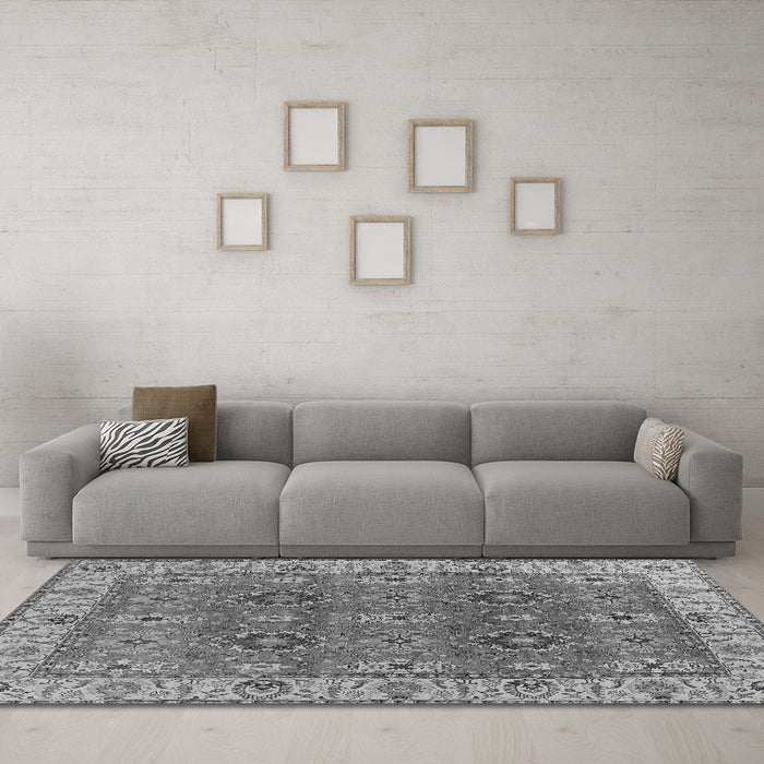 Machine Washable Oriental Gray Industrial Rug in a Living Room,, wshurb2483gry