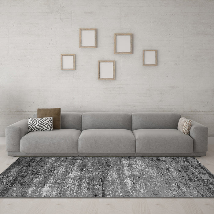 Machine Washable Oriental Gray Industrial Rug in a Living Room,, wshurb2496gry