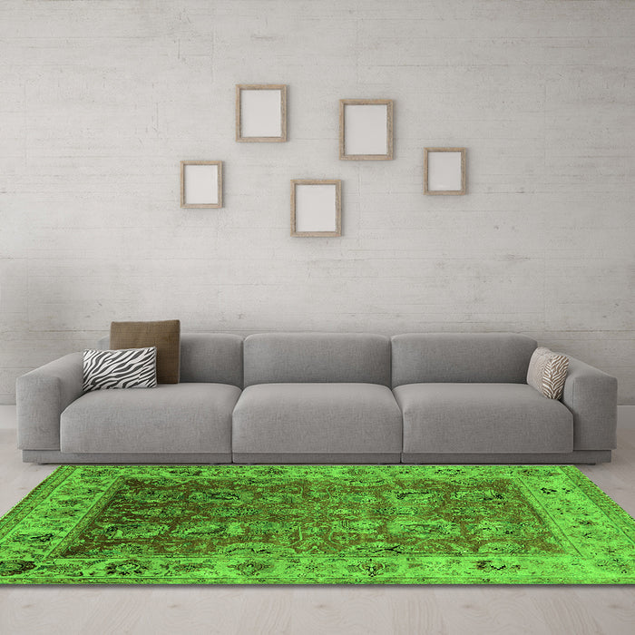 Machine Washable Oriental Green Traditional Area Rugs in a Living Room,, wshurb2497grn