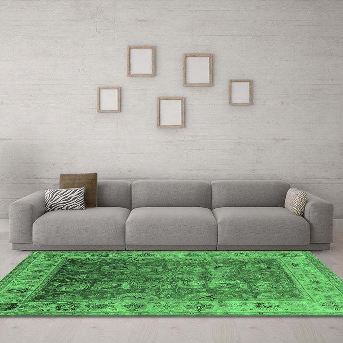 Machine Washable Oriental Emerald Green Traditional Area Rugs in a Living Room,, wshurb2497emgrn