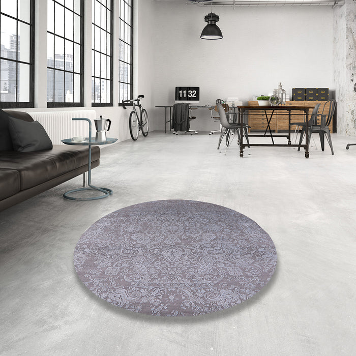 Round Mid-Century Modern Blue Gray Oriental Rug in a Office, urb2506