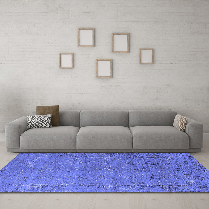 Machine Washable Oriental Blue Industrial Rug in a Living Room, wshurb2532blu