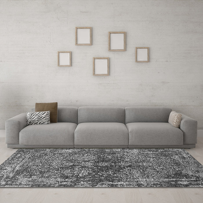Machine Washable Oriental Gray Industrial Rug in a Living Room,, wshurb2557gry